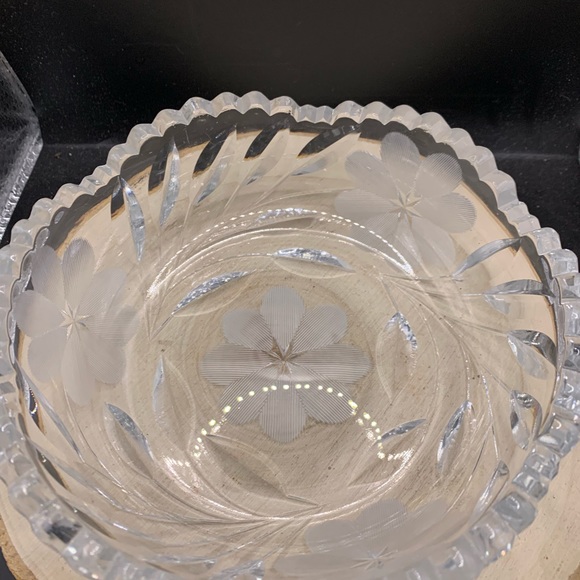 6”.X 2” Cut Glass Bowl Etched Flowers And Leaf Pattern Possibly Pairpoint - Picture 5 of 7